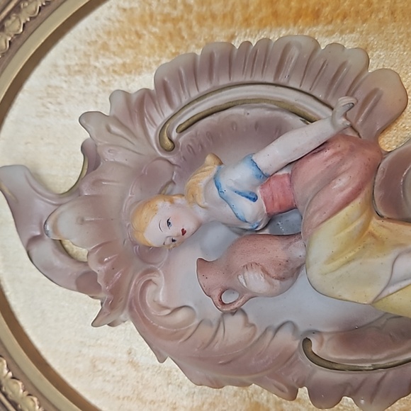 Vintage Bisque Hand Painted Relief 3d on Velvet Ornate Frame. - Picture 3 of 11